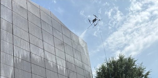 DroNova vor Ort im Einsatz an der Fassade